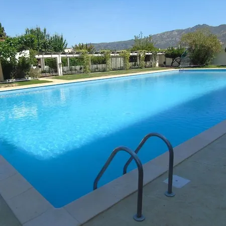 Avec Piscine Et Parking *
